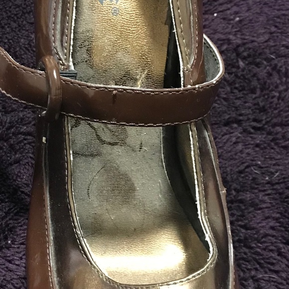 Shoes - Picture 2 of 4